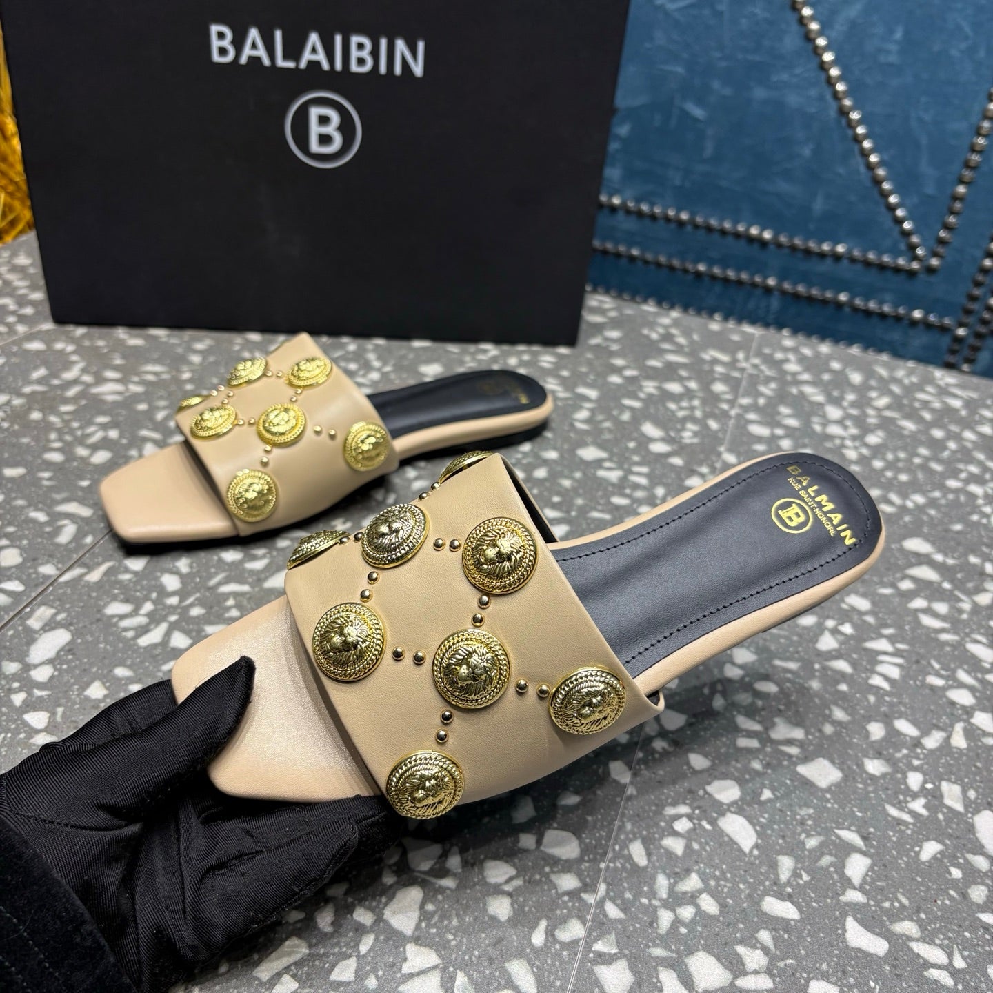 BALMAIN 26S SLIPPERS IN BEIGE CALFSKIN WITH GOLD HARDWARE