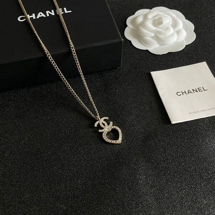 DOUBLE C HEART NECKLACE WITH CRYSTALS WHITE PEARLS AND SILVER METAL