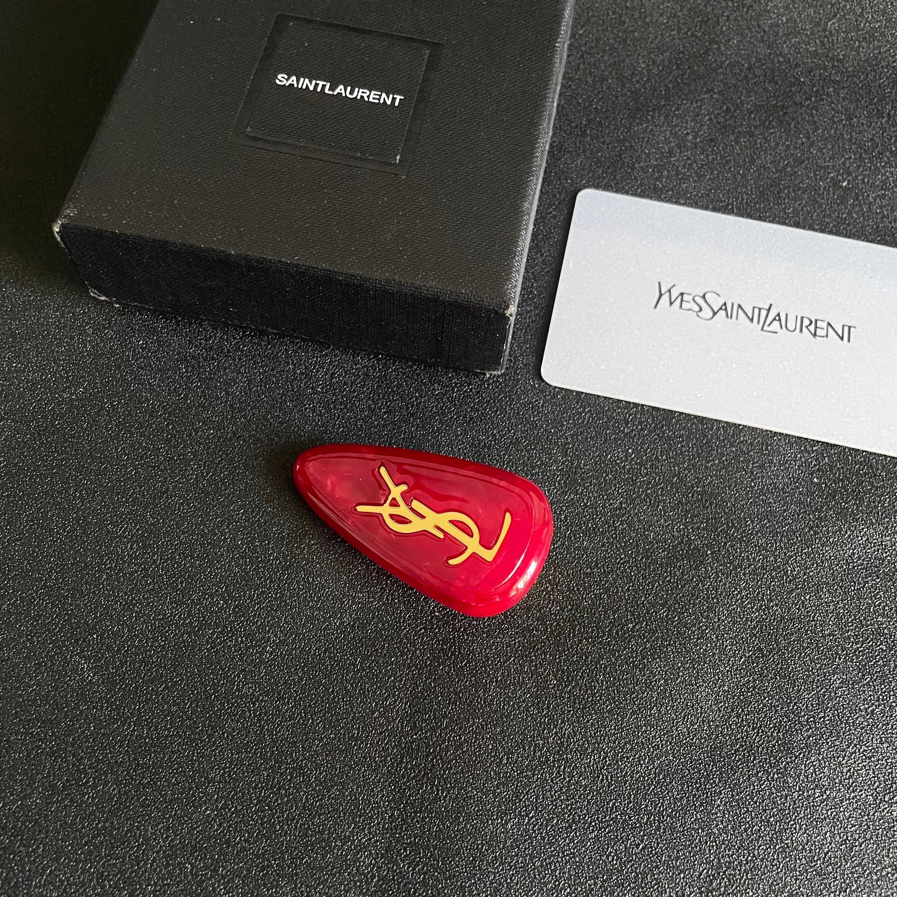 YSL 26S LOGO MARBLE EFFECT HAIR CLIP IN RED RESIN 621488