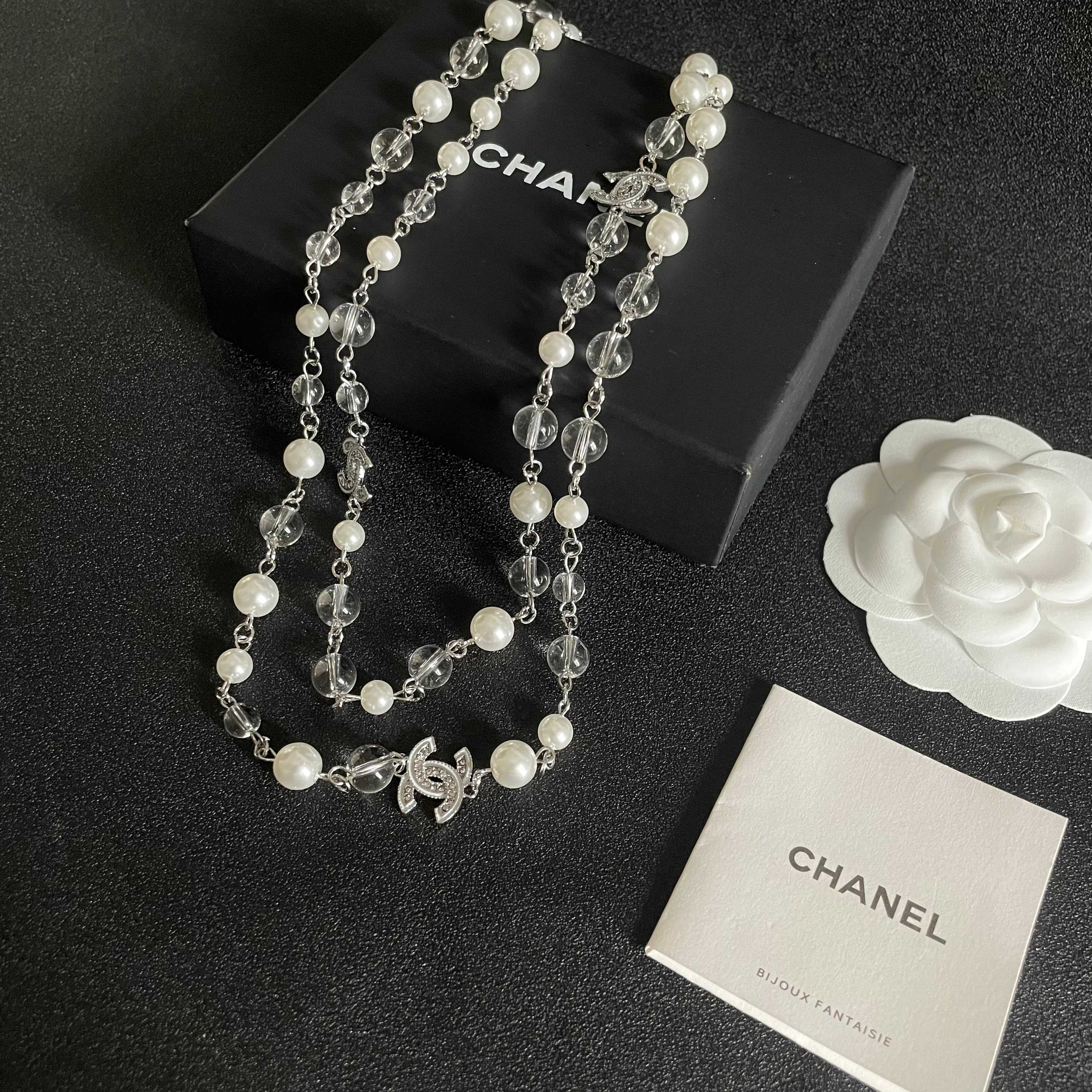 CHANEL 26S DOUBLE C LOGO PEARL & CRYSTAL LAYERED CHAIN NECKLACE IN SILVER METAL 629169