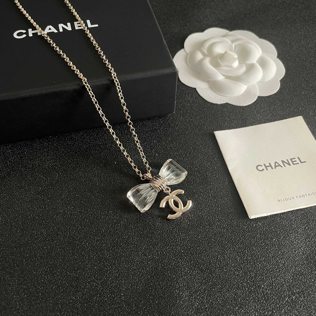 CHANEL 26S DOUBLE C LOGO CLEAR BOW PENDANT NECKLACE IN GOLD METAL 629174