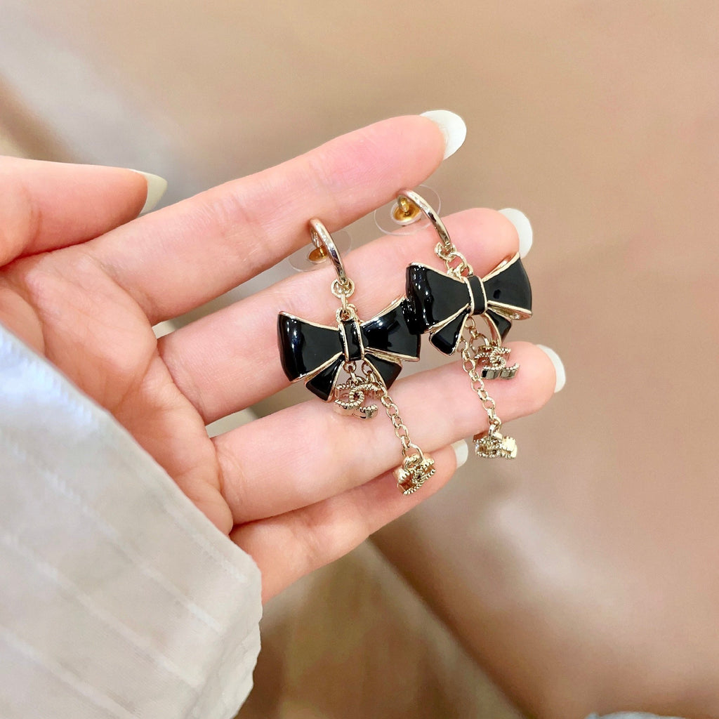 CHANEL 26S DOUBLE C LOGO BLACK ENAMEL BOW DANGLE EARRINGS WITH CHAIN CHARMS IN GOLD METAL 629178