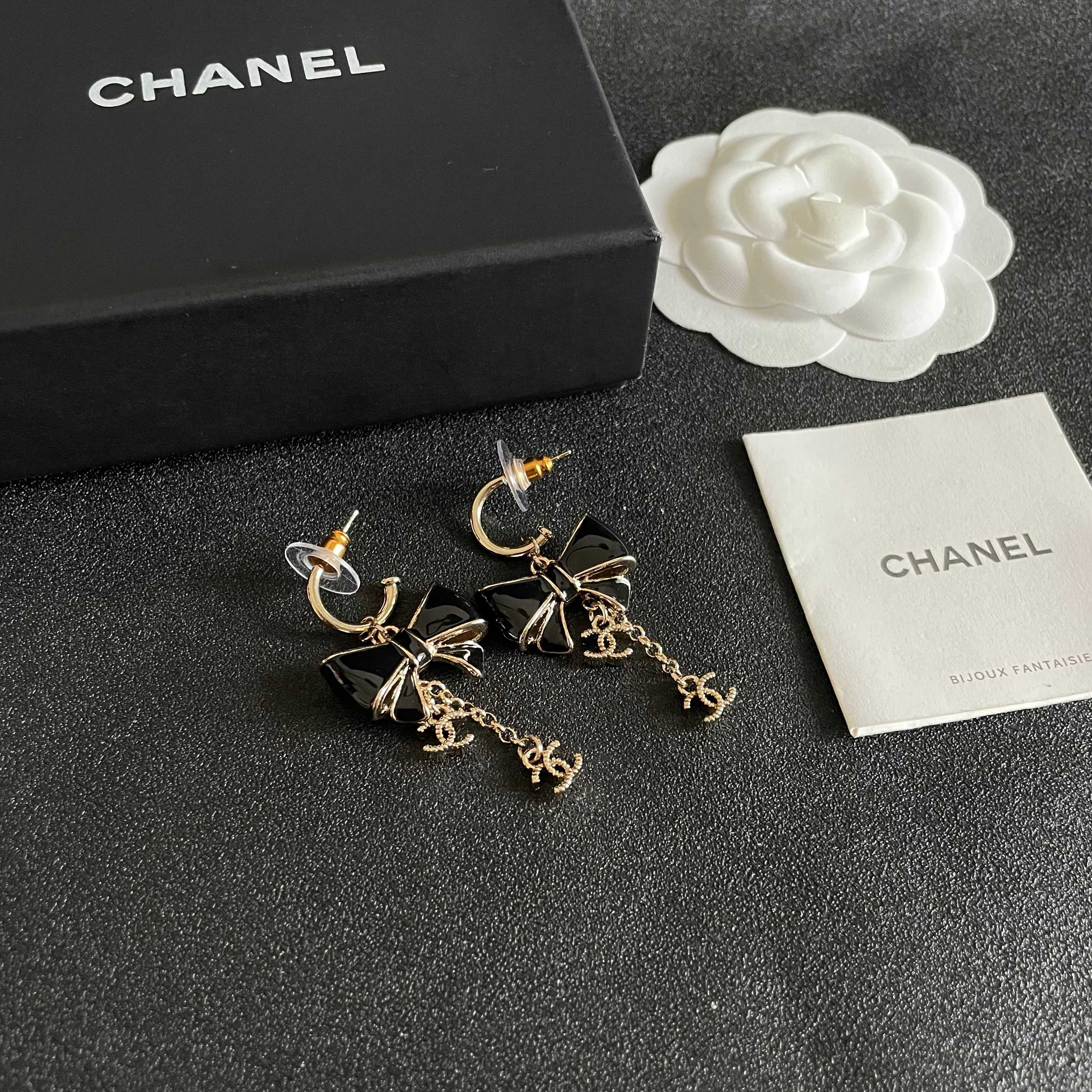 CHANEL 26S DOUBLE C LOGO BLACK ENAMEL BOW DANGLE EARRINGS WITH CHAIN CHARMS IN GOLD METAL 629178