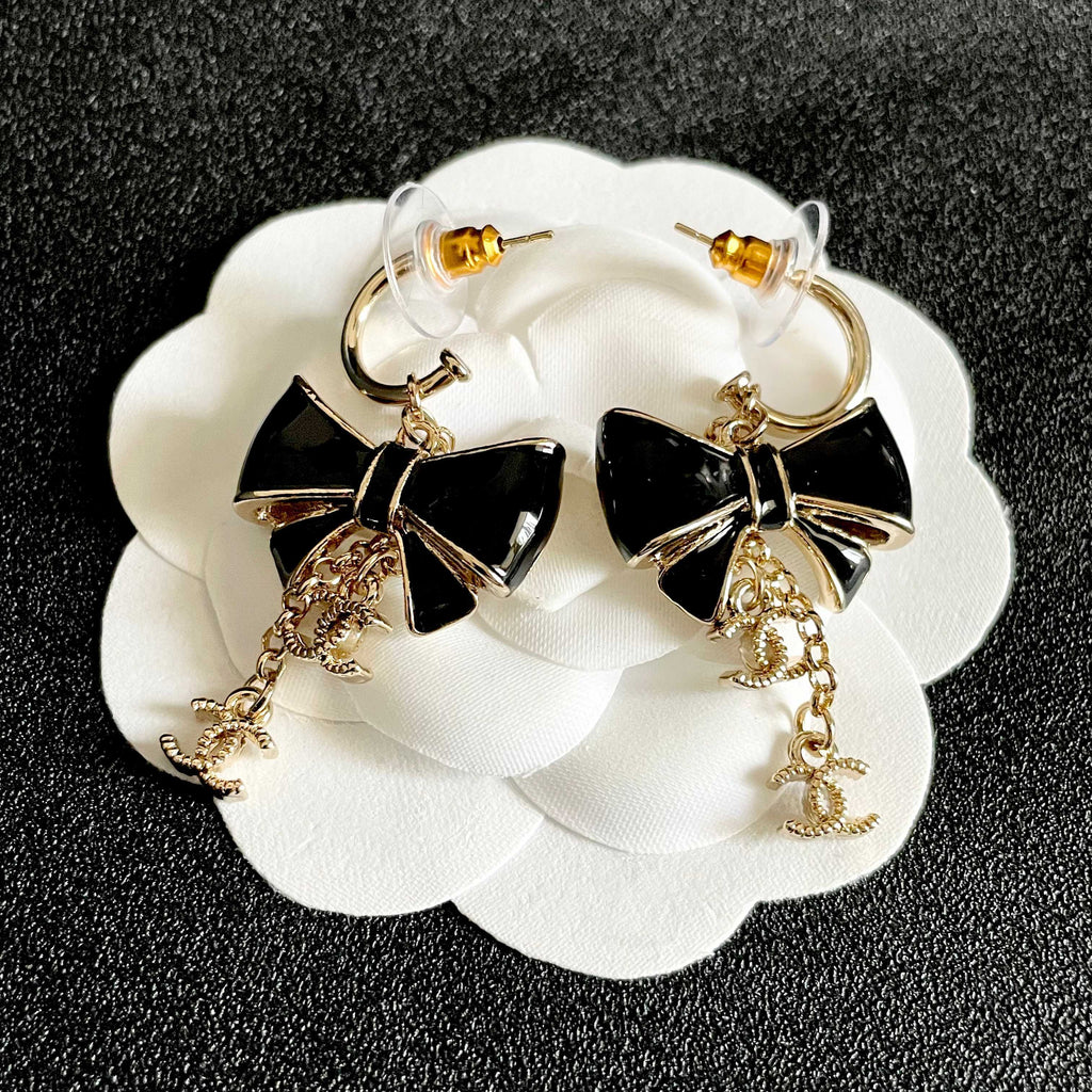 CHANEL 26S DOUBLE C LOGO BLACK ENAMEL BOW DANGLE EARRINGS WITH CHAIN CHARMS IN GOLD METAL 629178