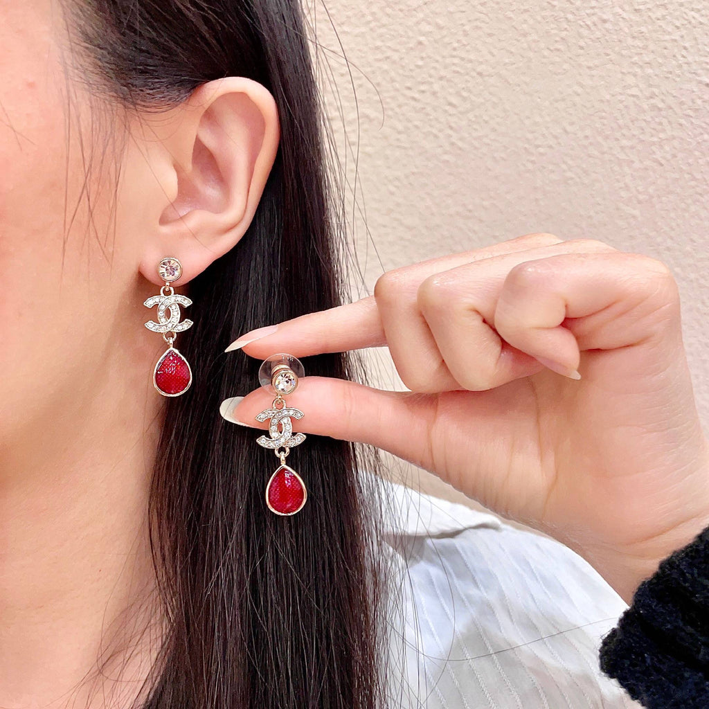 CHANEL 26S DOUBLE C LOGO CRYSTAL & RED TEARDROP DANGLE EARRINGS IN GOLD METAL 629181