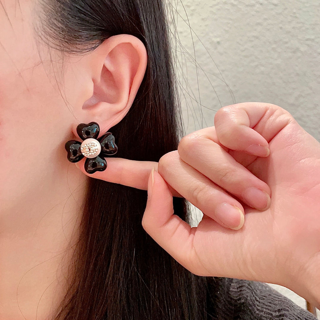CHANEL 26S DOUBLE C CRYSTAL LOGO BLACK ENAMEL FLOWER STUD EARRINGS IN GOLD METAL 629184