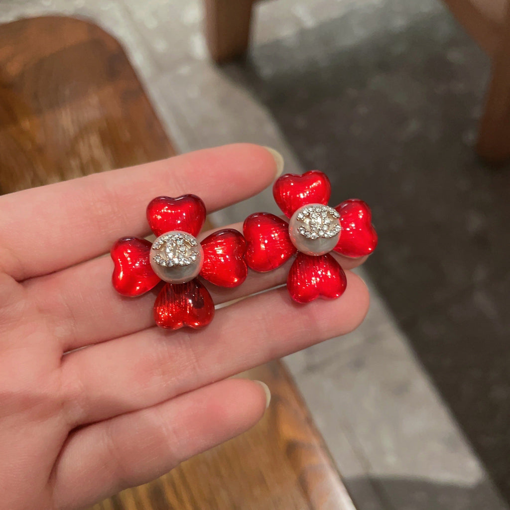 CHANEL 26S DOUBLE C CRYSTAL LOGO RED ENAMEL FLOWER STUD EARRINGS IN GOLD METAL 629185
