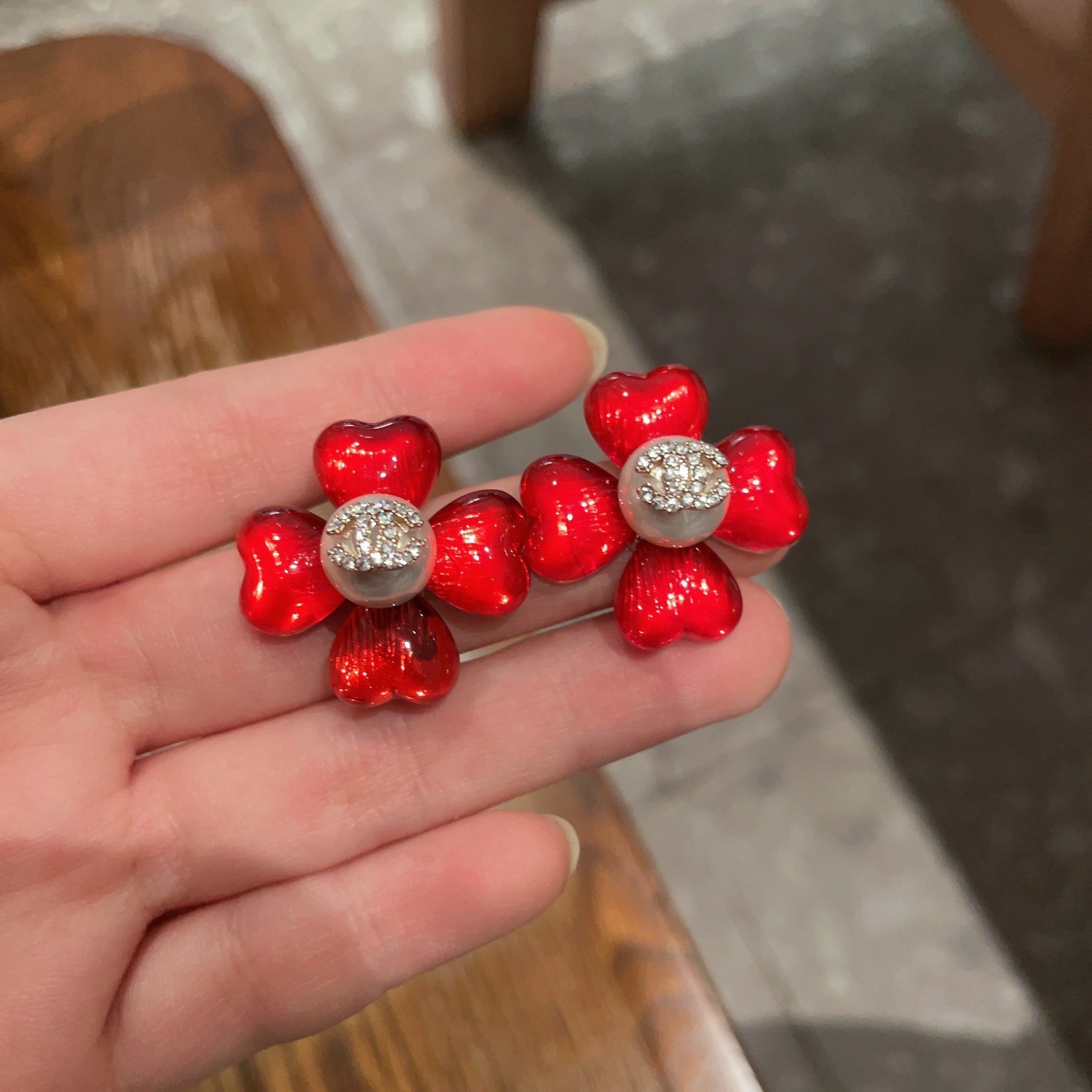 CHANEL 26S DOUBLE C CRYSTAL LOGO RED ENAMEL FLOWER STUD EARRINGS IN GOLD METAL 629185