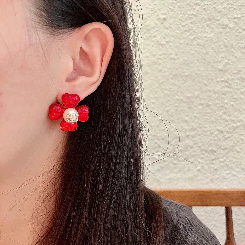 CHANEL 26S DOUBLE C CRYSTAL LOGO RED ENAMEL FLOWER STUD EARRINGS IN GOLD METAL 629185