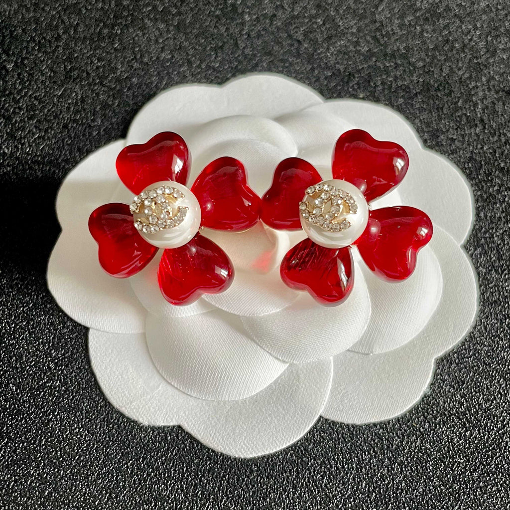 CHANEL 26S DOUBLE C CRYSTAL LOGO RED ENAMEL FLOWER STUD EARRINGS IN GOLD METAL 629185