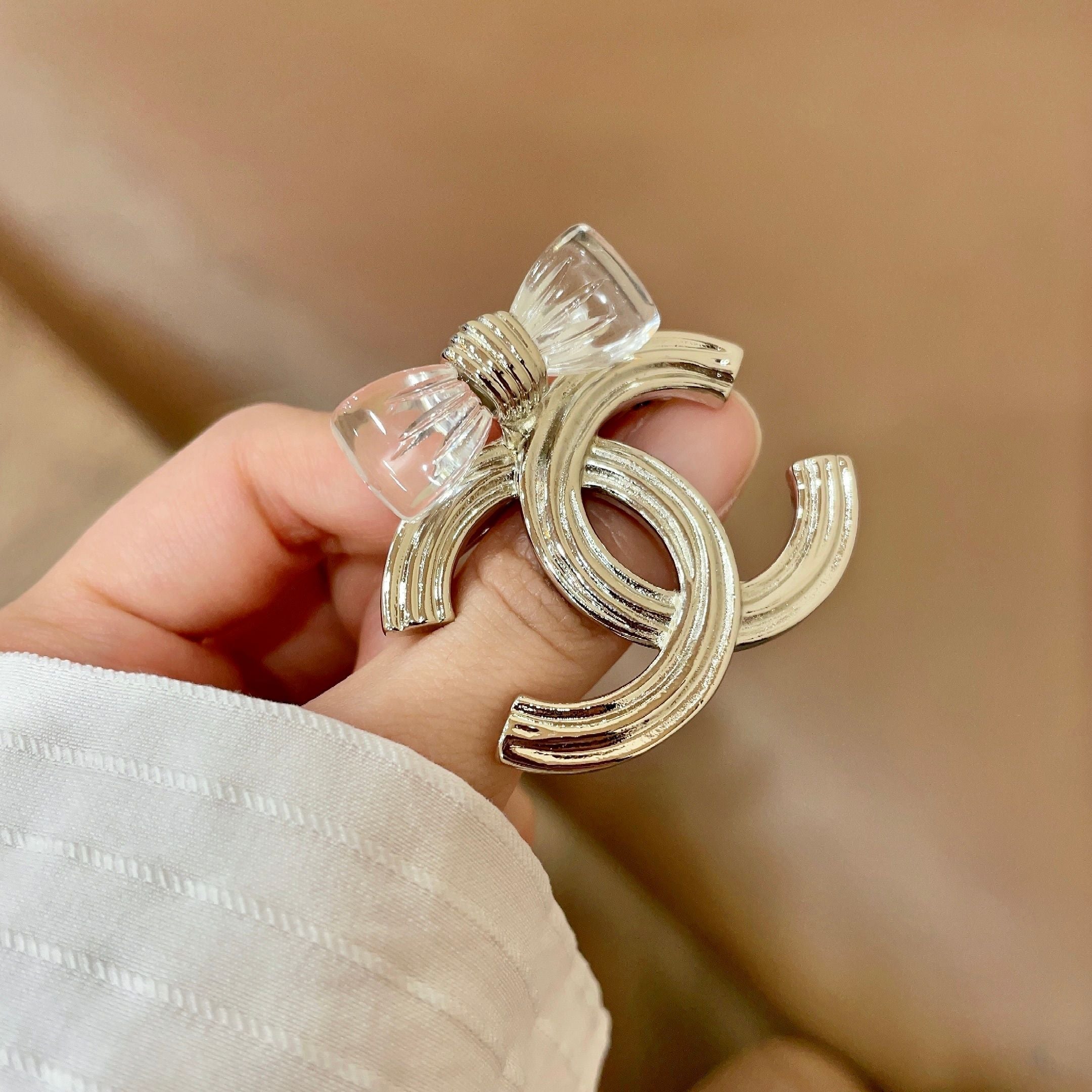 CHANEL 26S DOUBLE C LOGO BOW DETAIL OPENWORK BROOCH IN GOLD METAL 629193