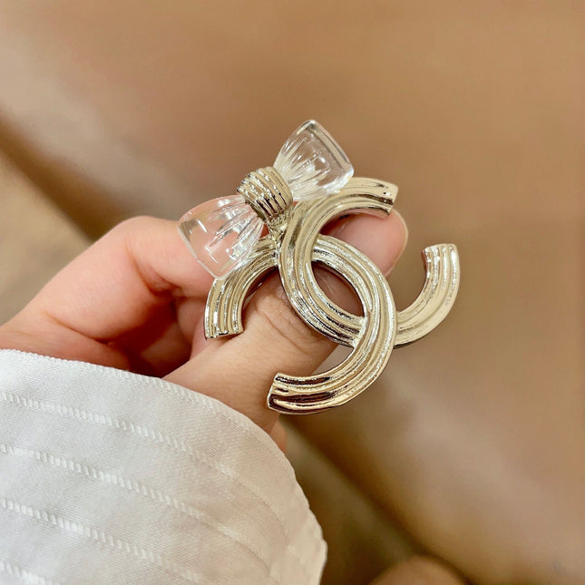 CHANEL 26S DOUBLE C LOGO BOW DETAIL OPENWORK BROOCH IN GOLD METAL 629193