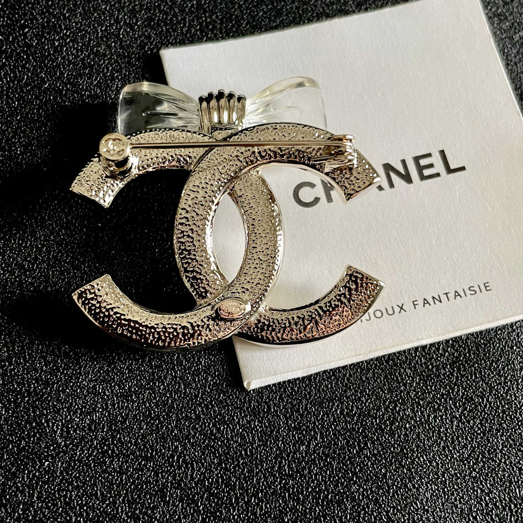 CHANEL 26S DOUBLE C LOGO BOW DETAIL OPENWORK BROOCH IN GOLD METAL 629193