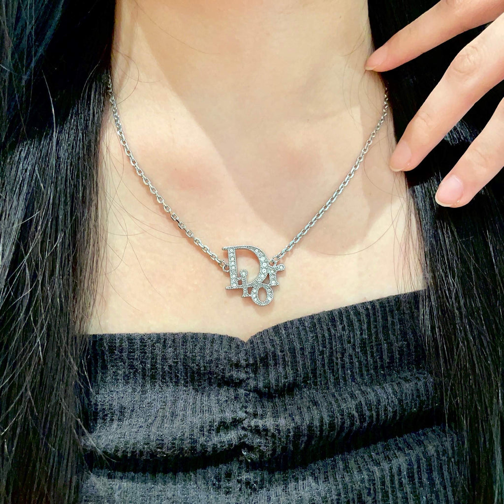CD 26S CRYSTAL DIOR LOGO PENDANT NECKLACE IN SILVER METAL 631900