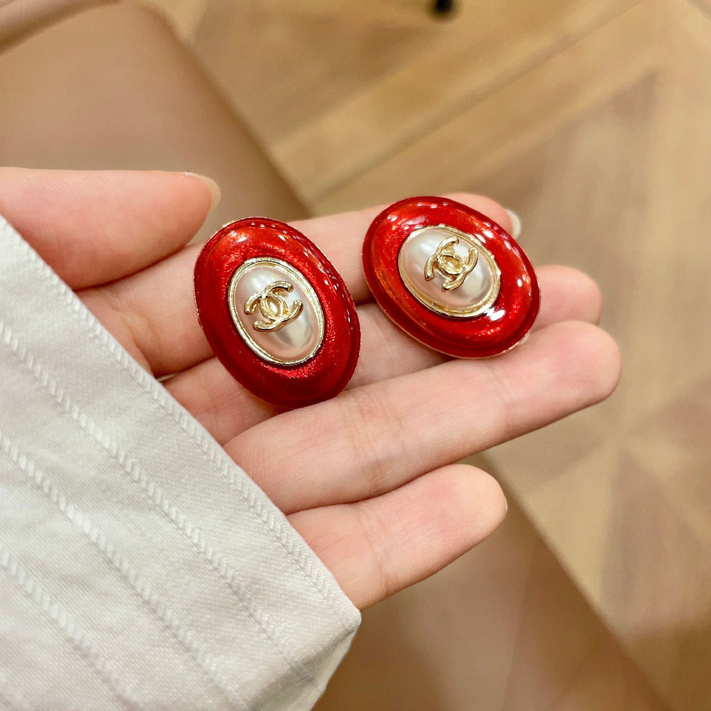 CHANEL 26S DOUBLE C LOGO RED ENAMEL PEARL OVAL STUD EARRINGS IN GOLD METAL 629152