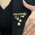 CHANEL 26S DOUBLE C LOGO CRYSTAL BAR PEARL DROP CHAIN BROOCH 629164