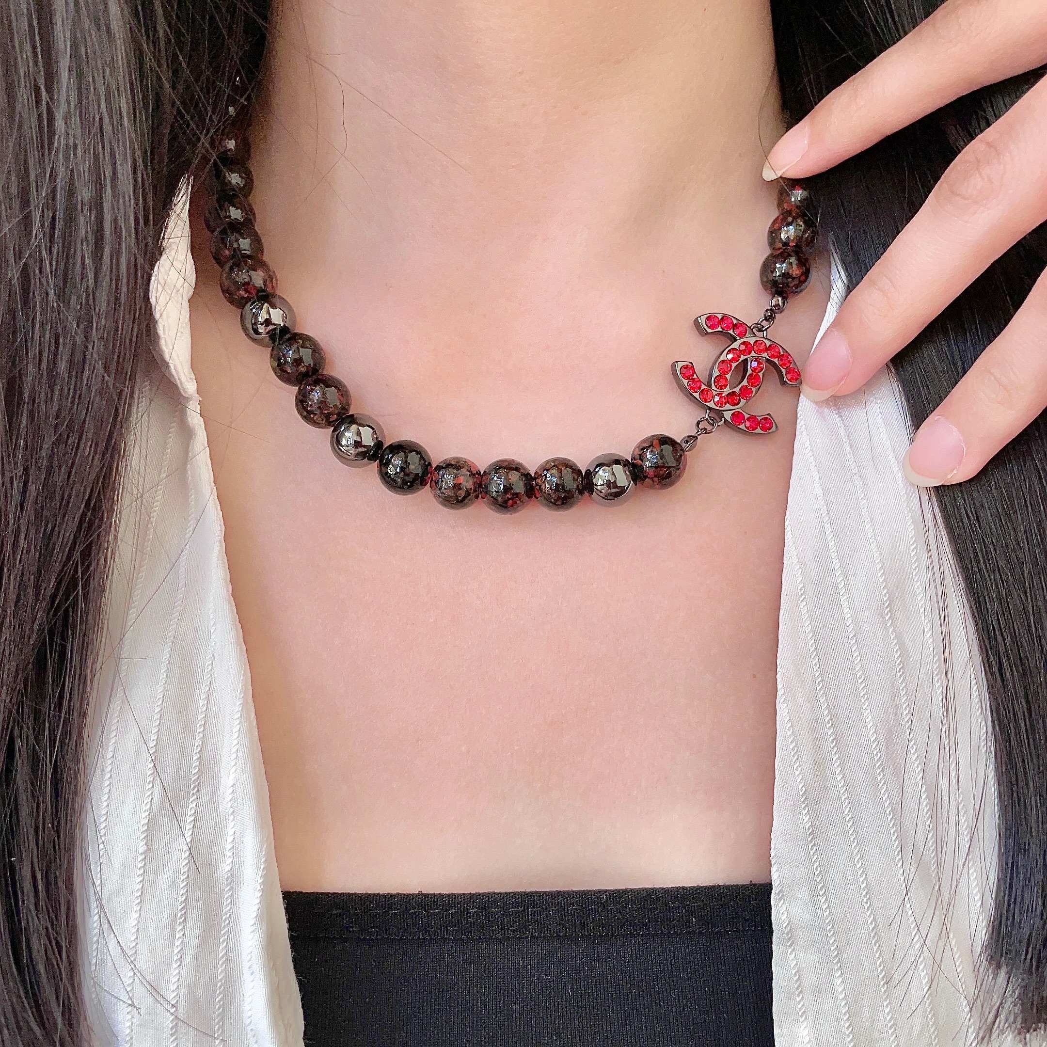 CHANEL 26S DOUBLE C LOGO RED CRYSTAL BEADED NECKLACE IN BLACK METAL 629968