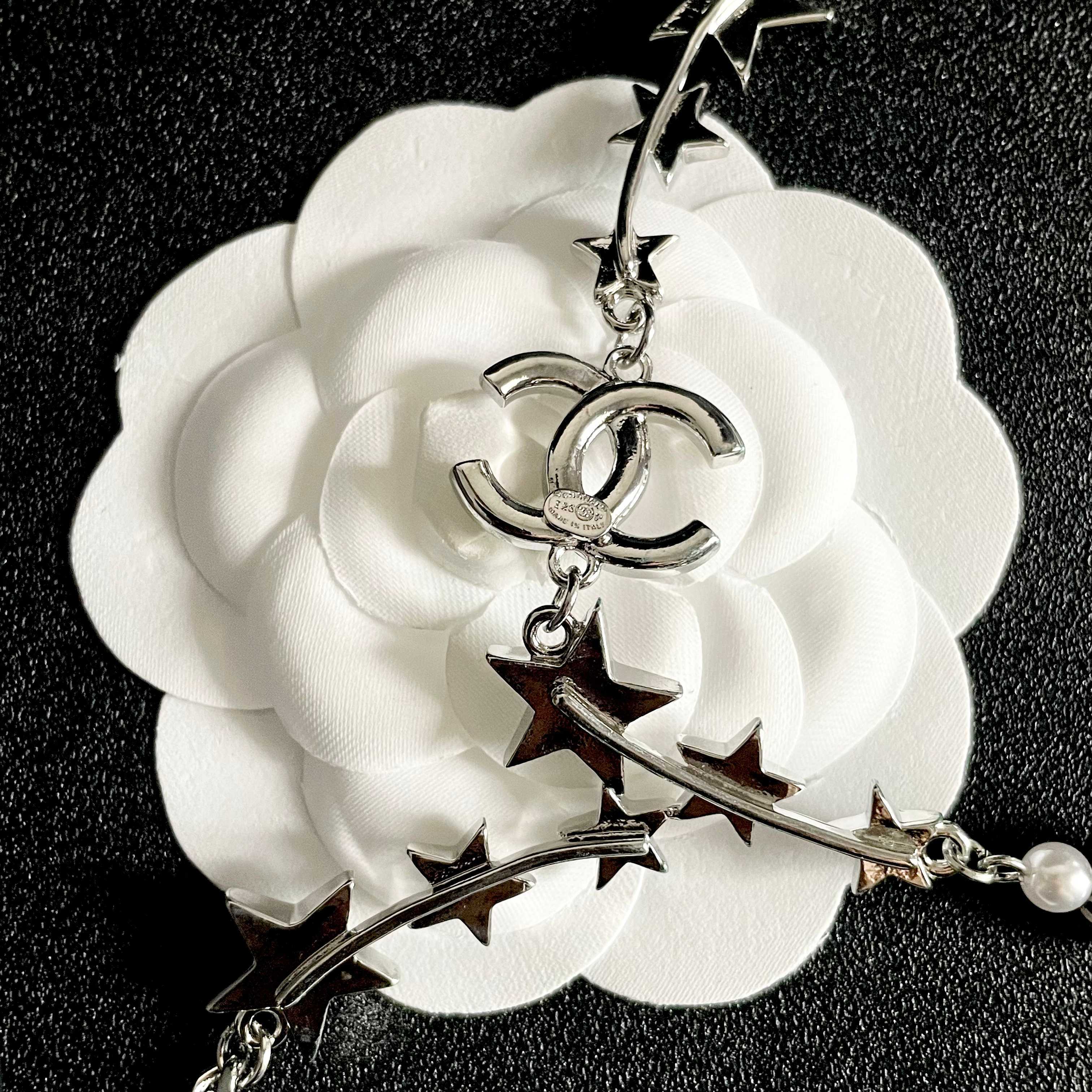 CHANEL 26S DOUBLE C LOGO STAR & PEARL DROP CHAIN NECKLACE IN SILVER METAL 629971