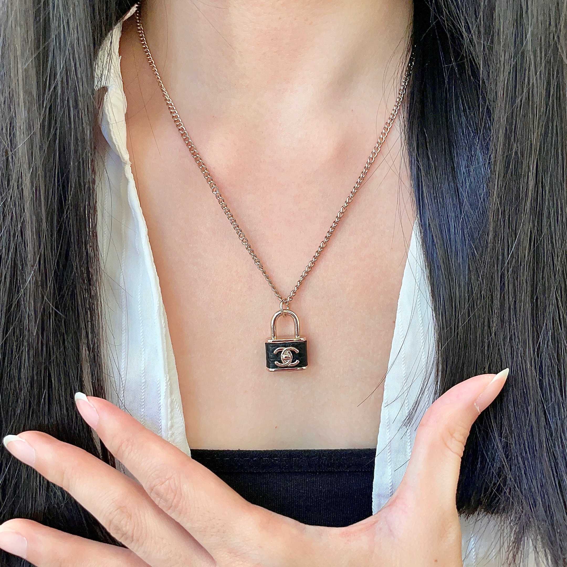 CHANEL 26S DOUBLE C LOGO PADLOCK CHAIN NECKLACE IN GOLD & BLACK METAL 629974