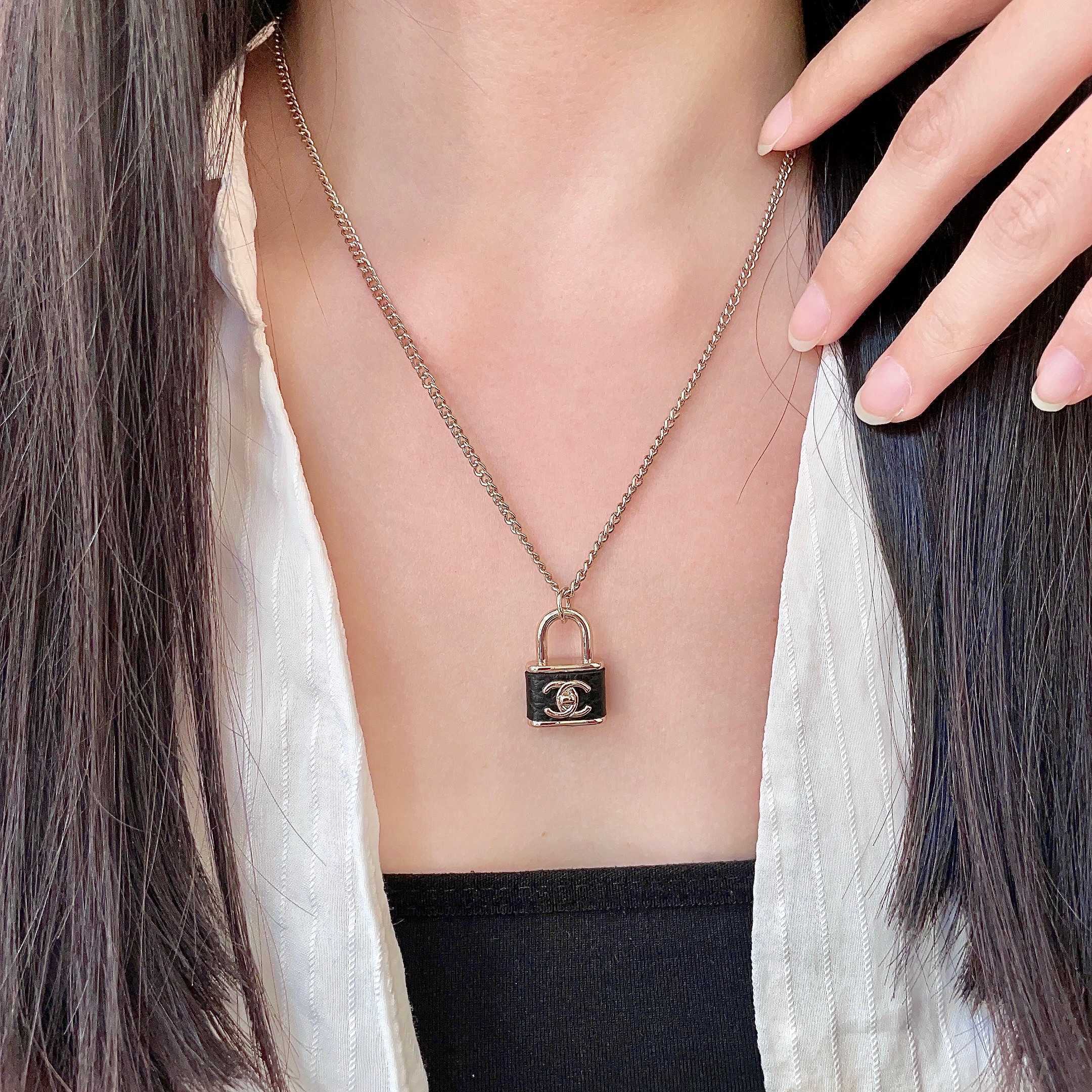 CHANEL 26S DOUBLE C LOGO PADLOCK CHAIN NECKLACE IN GOLD & BLACK METAL 629974