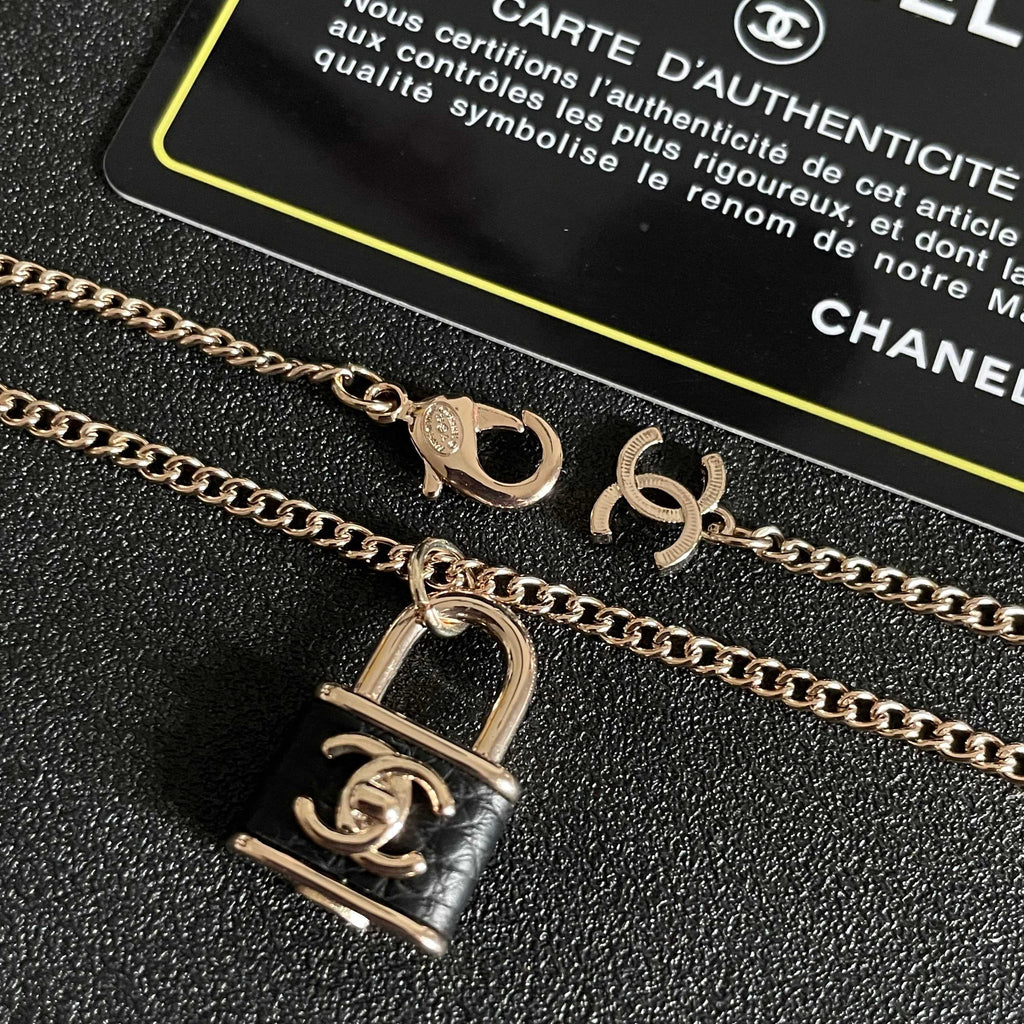 CHANEL 26S DOUBLE C LOGO PADLOCK CHAIN NECKLACE IN GOLD & BLACK METAL 629974