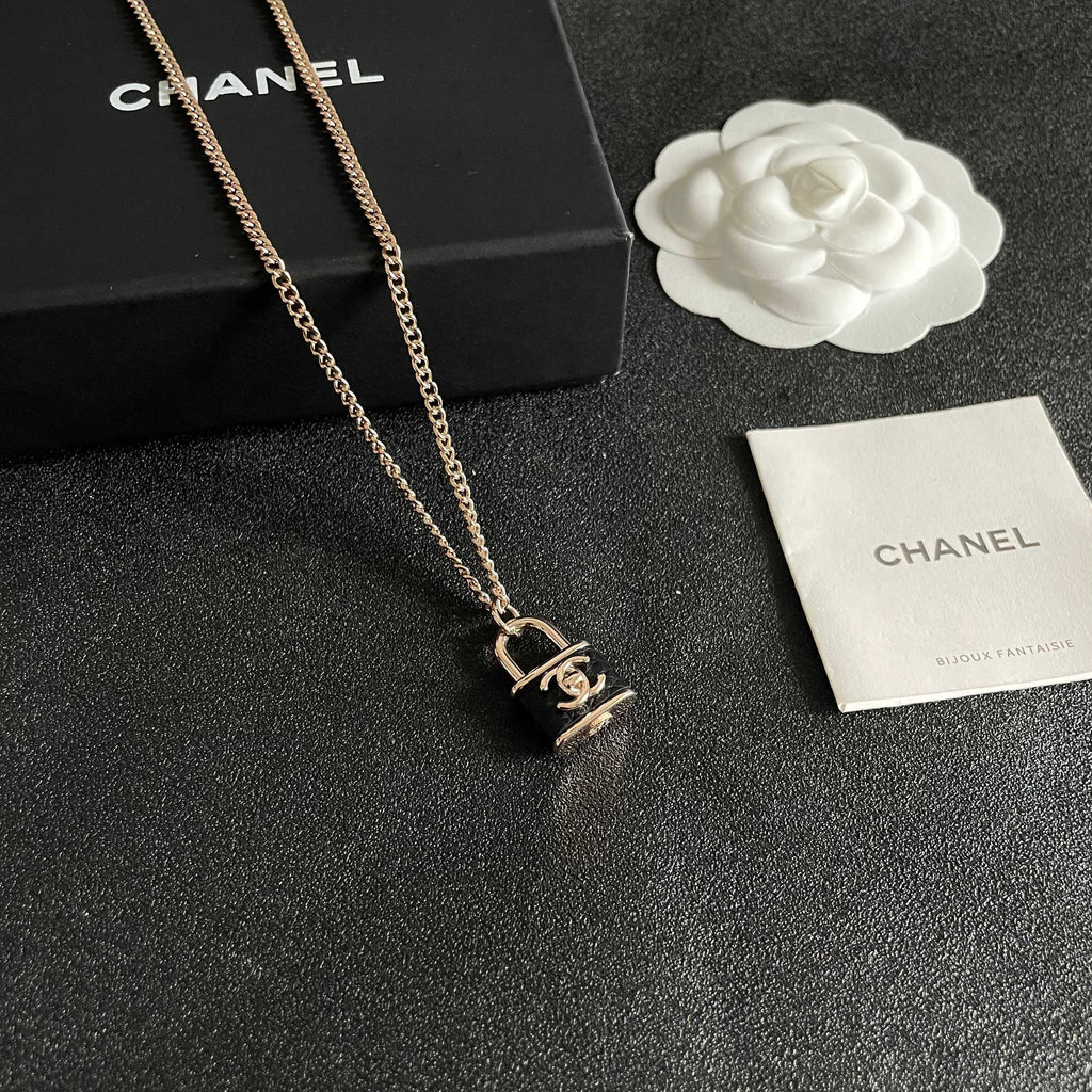 CHANEL 26S DOUBLE C LOGO PADLOCK CHAIN NECKLACE IN GOLD & BLACK METAL 629974