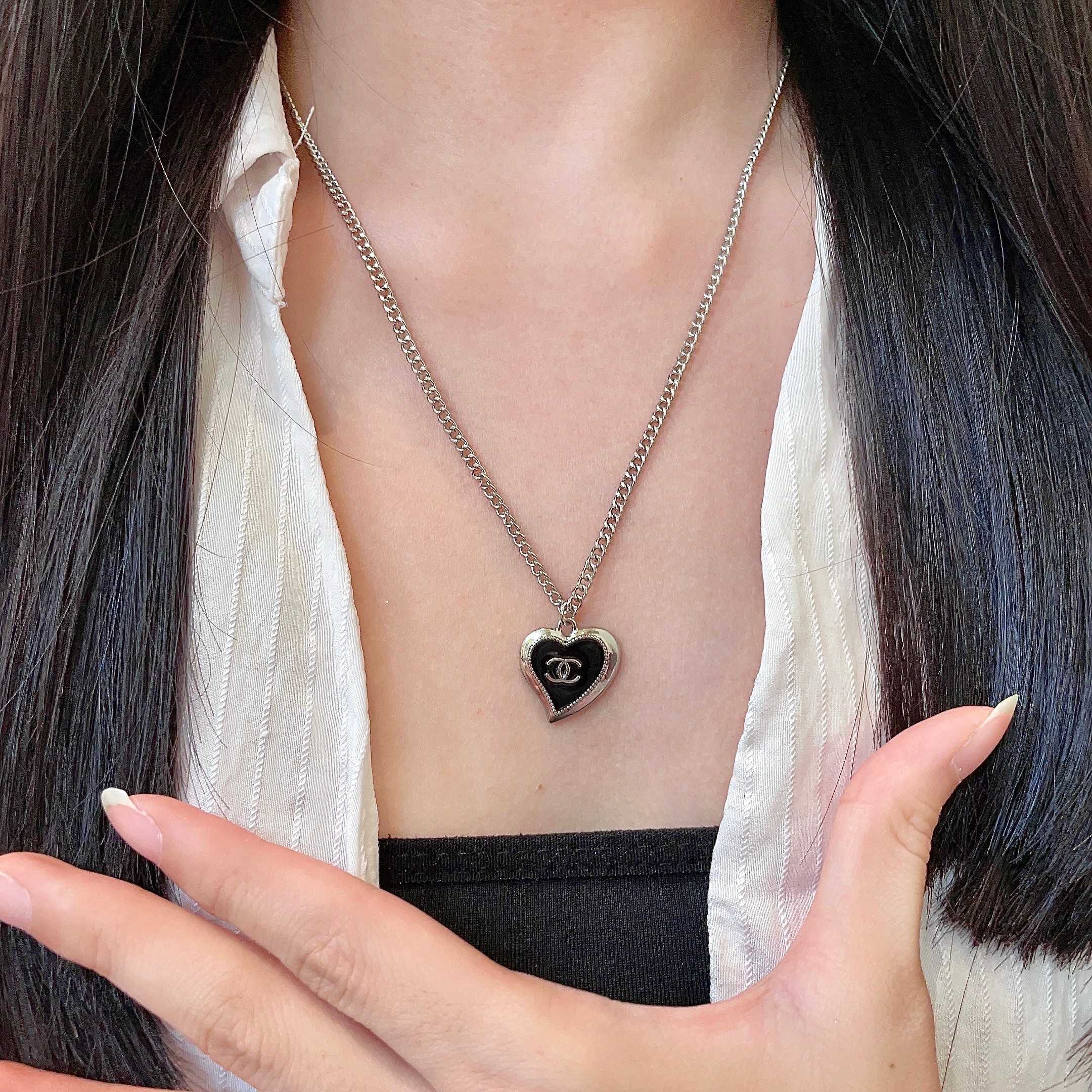 CHANEL 26S DOUBLE C HEART PENDANT CHAIN NECKLACE IN SILVER METAL 629978