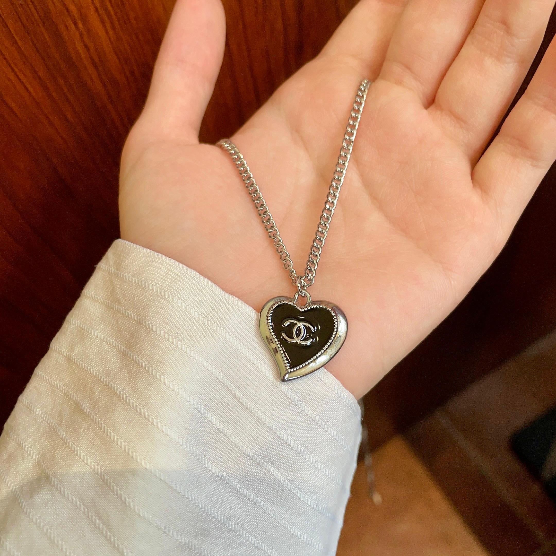 CHANEL 26S DOUBLE C HEART PENDANT CHAIN NECKLACE IN SILVER METAL 629978