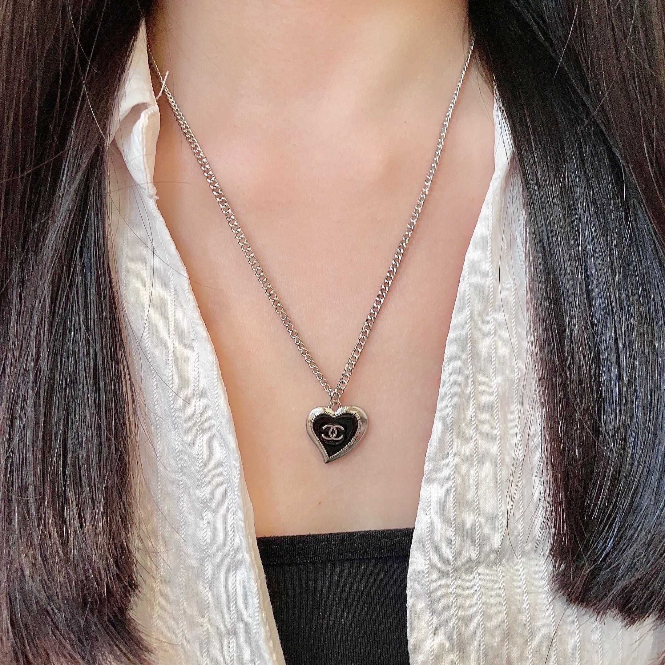 CHANEL 26S DOUBLE C HEART PENDANT CHAIN NECKLACE IN SILVER METAL 629978