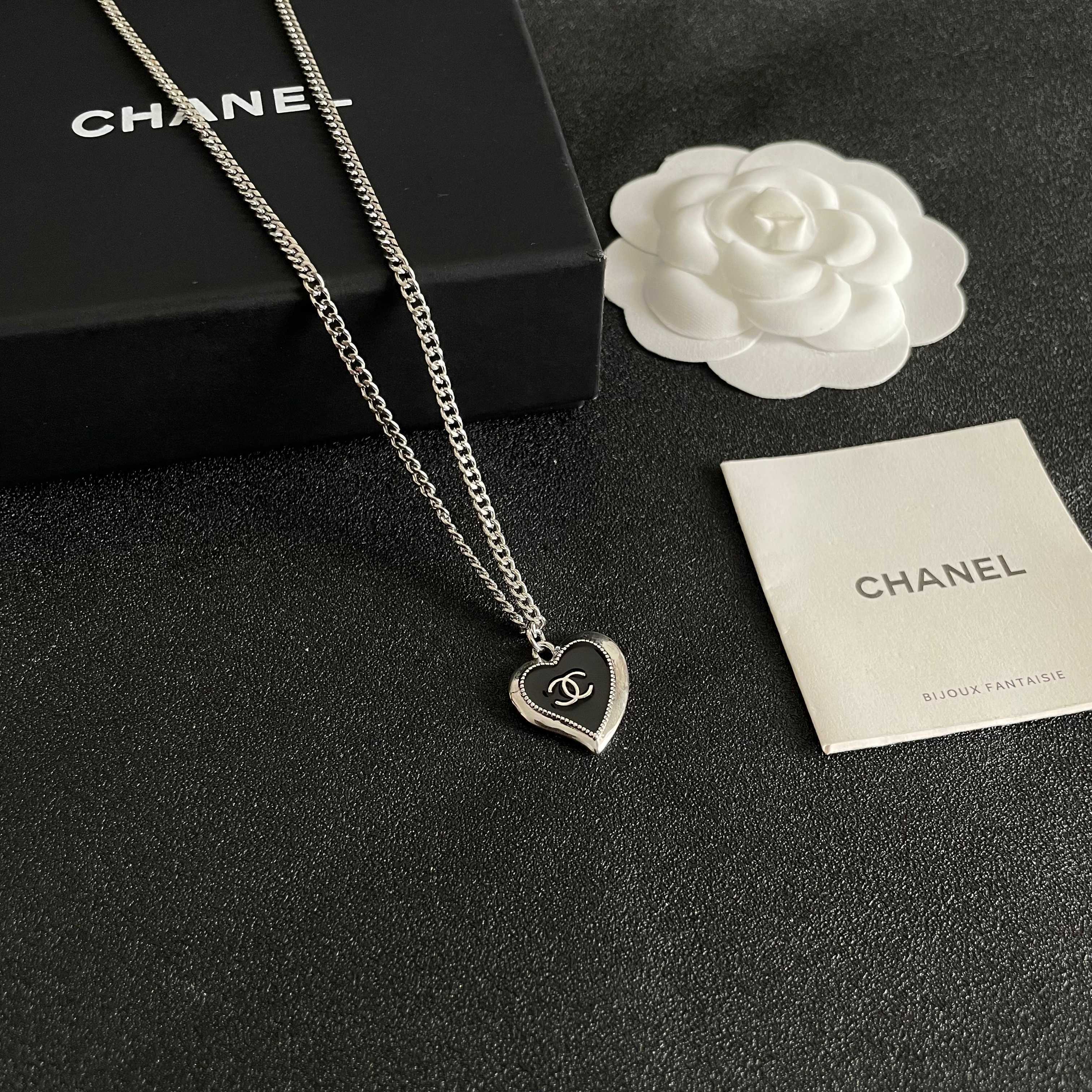 CHANEL 26S DOUBLE C HEART PENDANT CHAIN NECKLACE IN SILVER METAL 629978