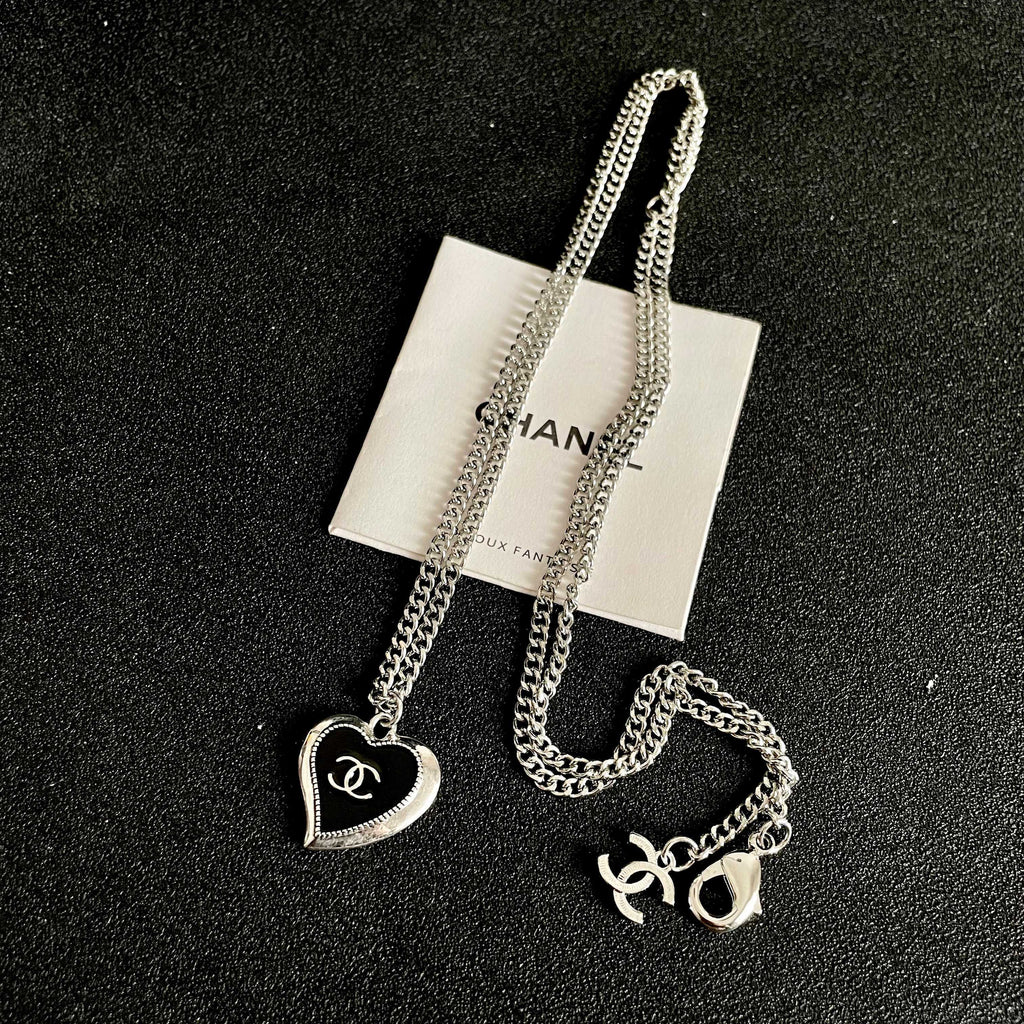 CHANEL 26S DOUBLE C HEART PENDANT CHAIN NECKLACE IN SILVER METAL 629978