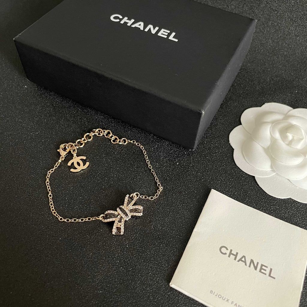 CHANEL 26S CRYSTAL BOW CHAIN BRACELET IN GOLD METAL 629980
