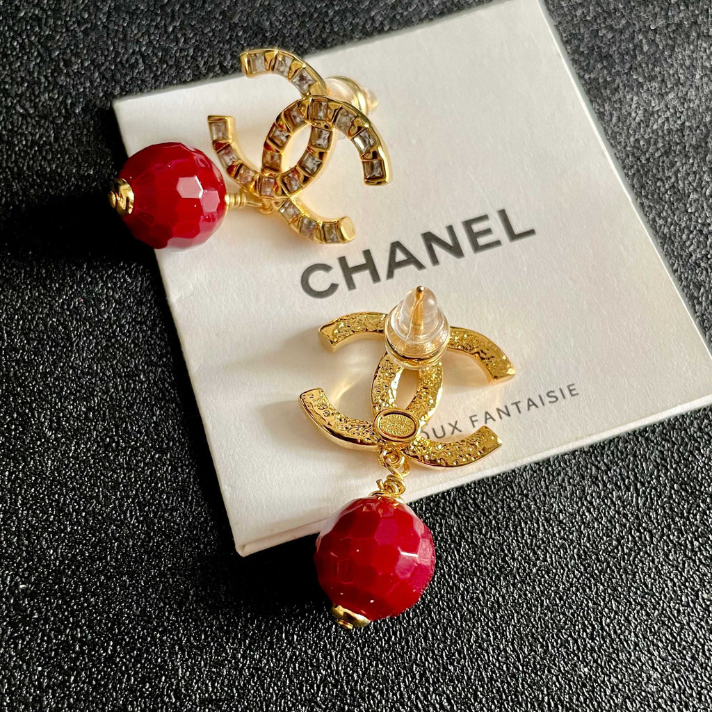 CHANEL 26S DOUBLE C LOGO CRYSTAL & RED BEAD DROP EARRINGS IN GOLD METAL 629983