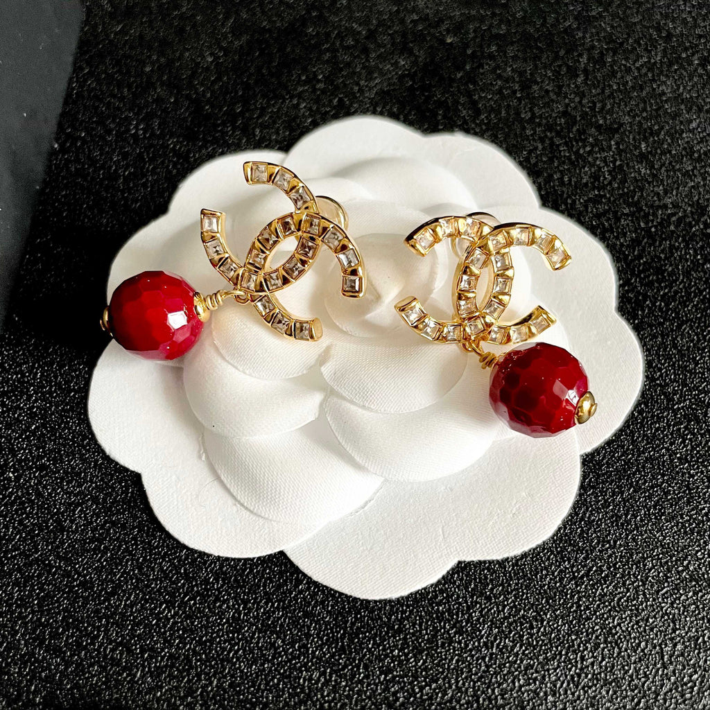 CHANEL 26S DOUBLE C LOGO CRYSTAL & RED BEAD DROP EARRINGS IN GOLD METAL 629983