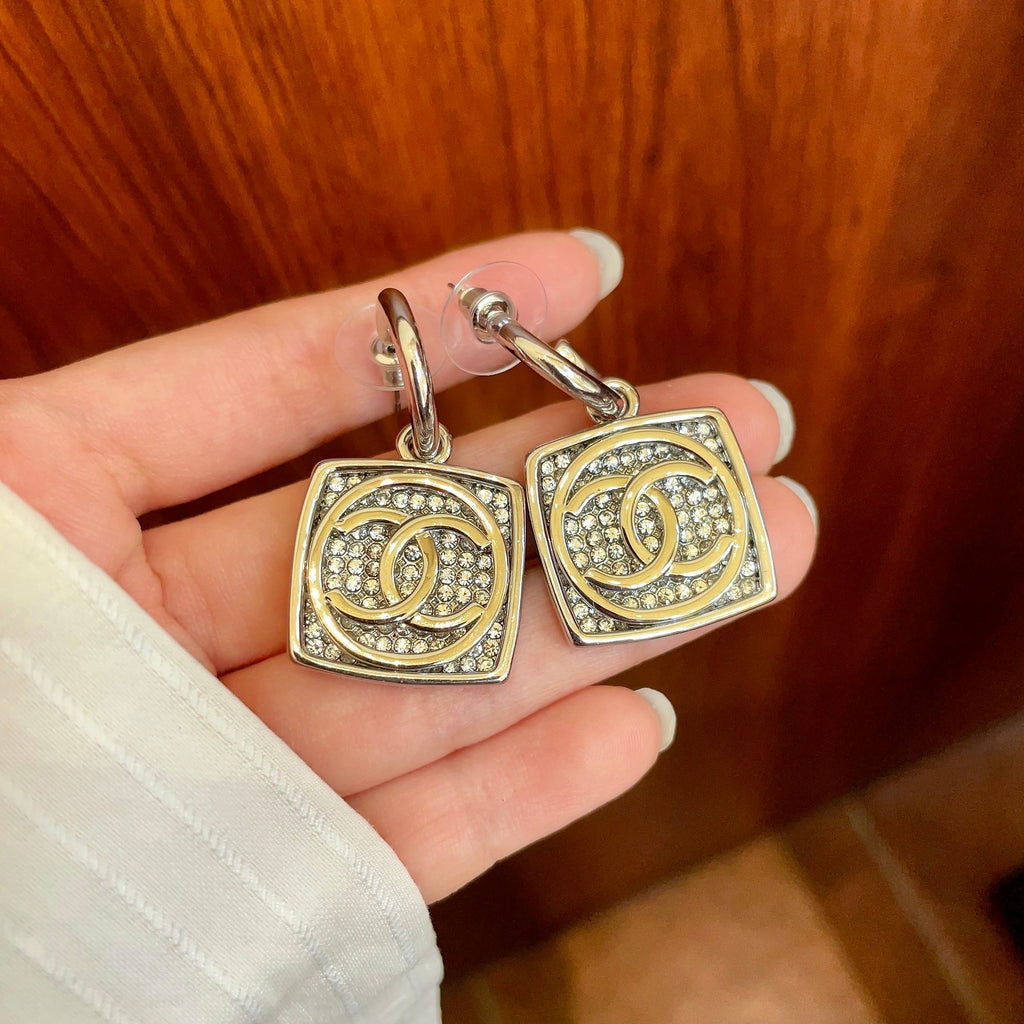 CHANEL 26S DOUBLE C LOGO CRYSTAL SQUARE DROP HOOP EARRINGS IN SILVER METAL 629984