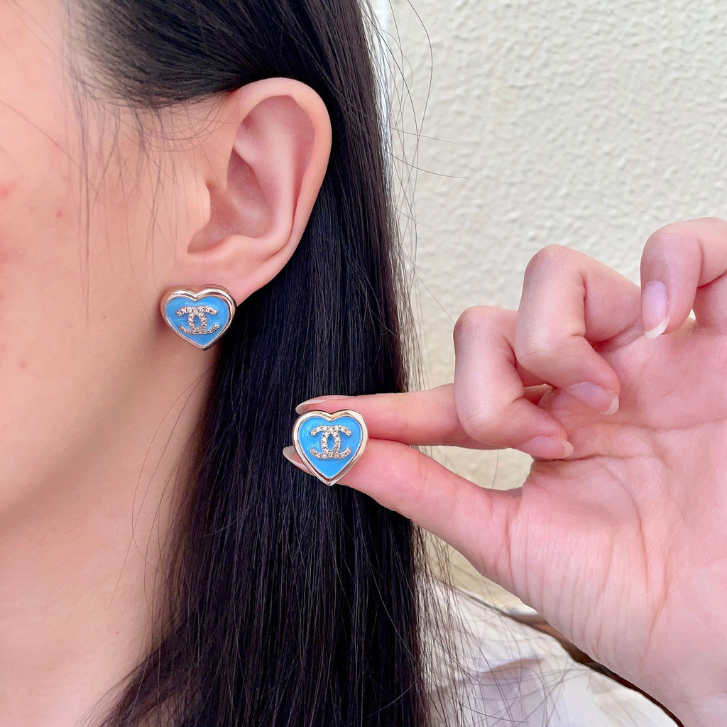 CHANEL 26S DOUBLE C LOGO BLUE HEART ENAMEL STUD EARRINGS IN GOLD METAL 629986
