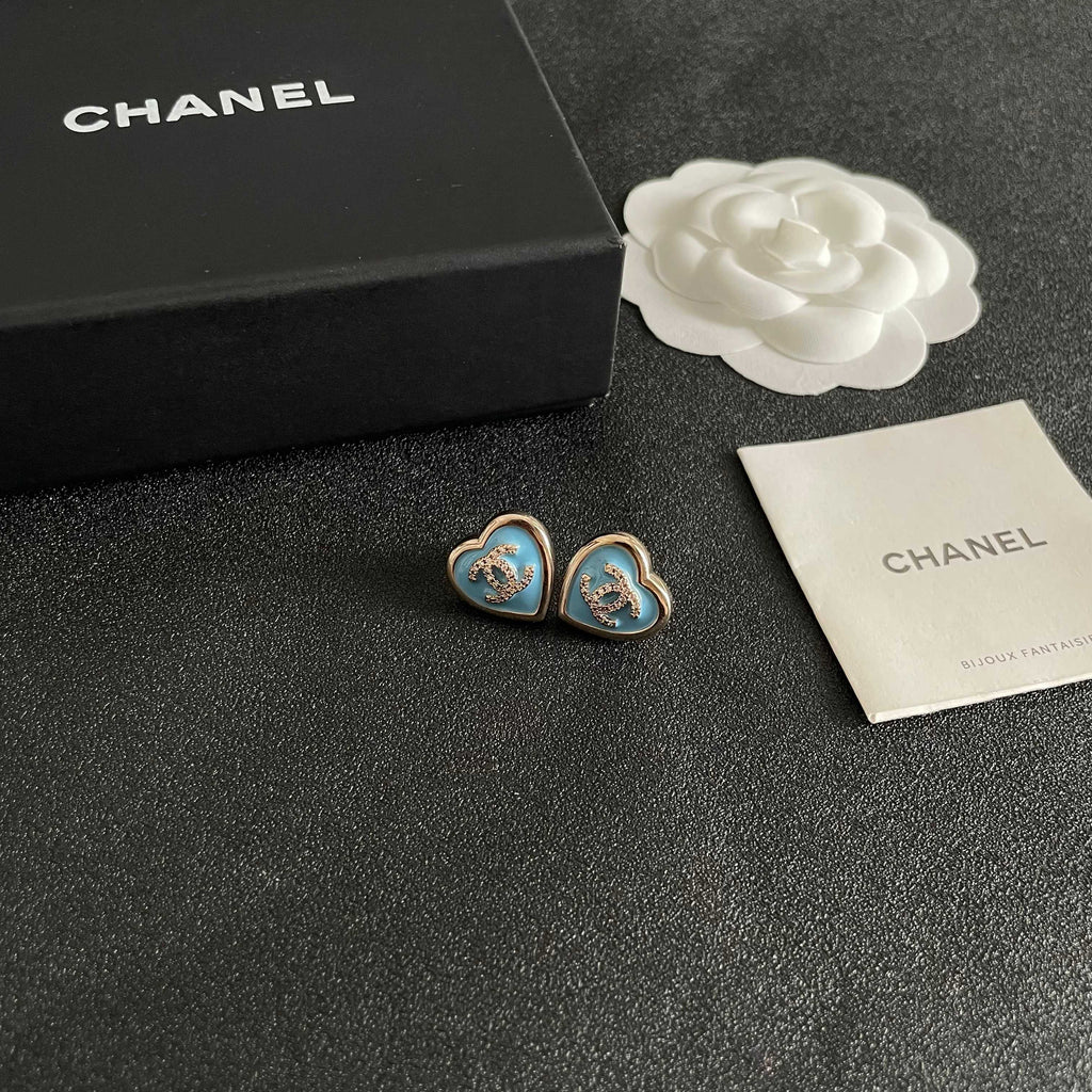 CHANEL 26S DOUBLE C LOGO BLUE HEART ENAMEL STUD EARRINGS IN GOLD METAL 629986