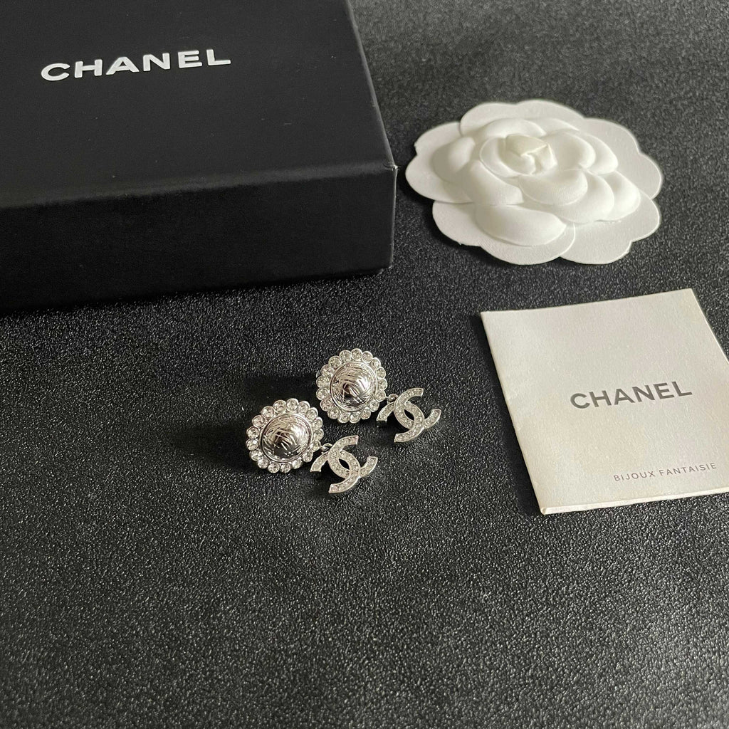 CHANEL 26S DOUBLE C LOGO CRYSTAL HALO DROP EARRINGS IN SILVER METAL 629987