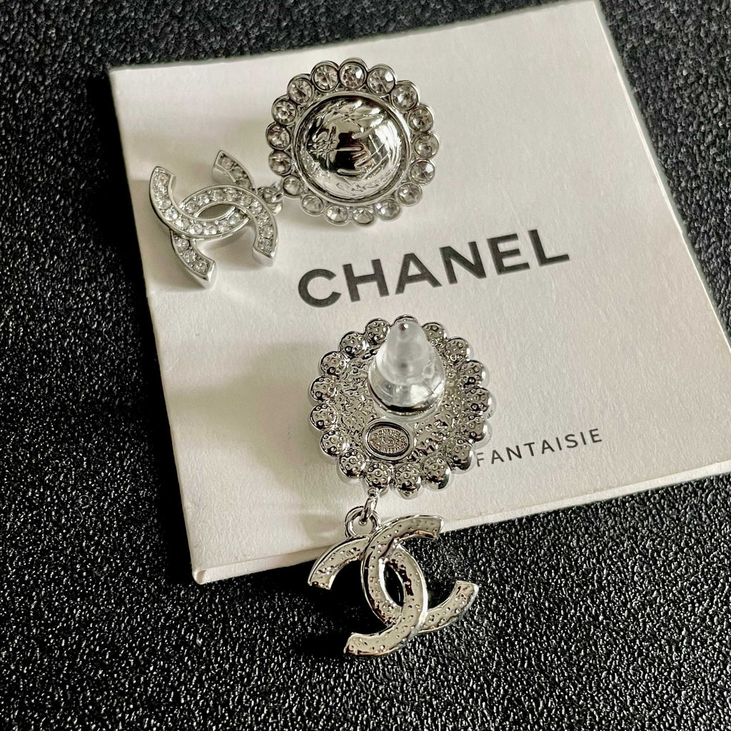 CHANEL 26S DOUBLE C LOGO CRYSTAL HALO DROP EARRINGS IN SILVER METAL 629987