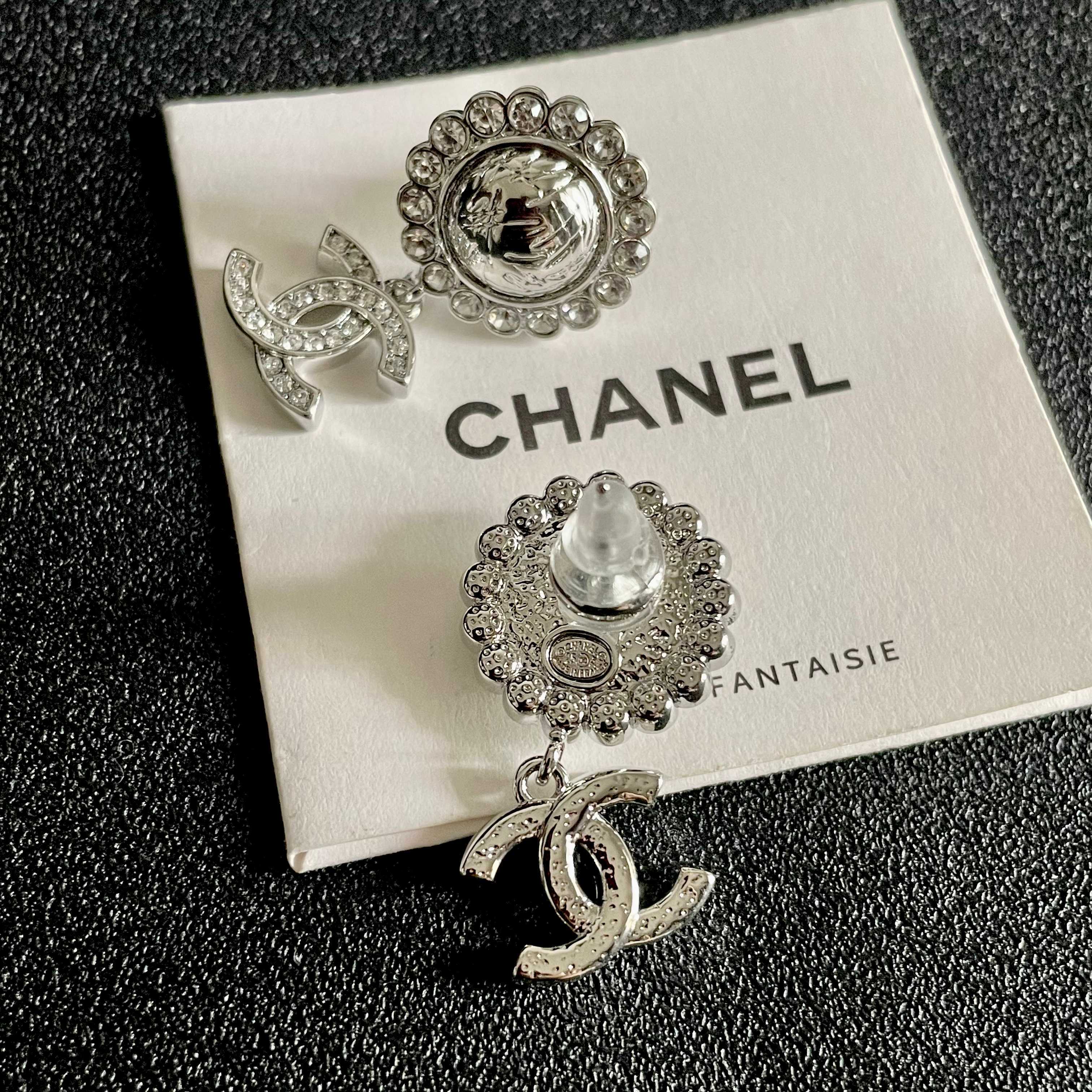 CHANEL 26S DOUBLE C LOGO CRYSTAL HALO DROP EARRINGS IN SILVER METAL 629987