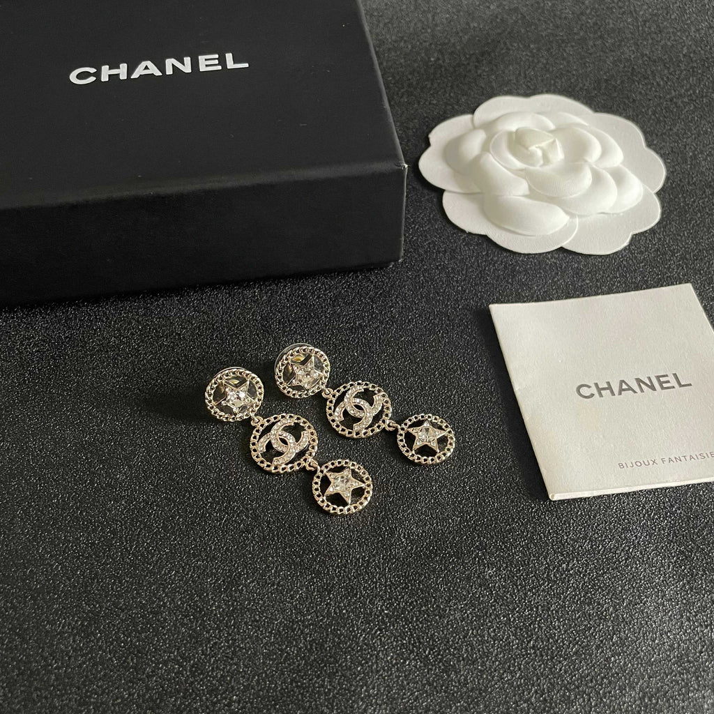 CHANEL 26S DOUBLE C LOGO CRYSTAL STAR DROP DANGLE EARRINGS IN GOLD METAL 629988