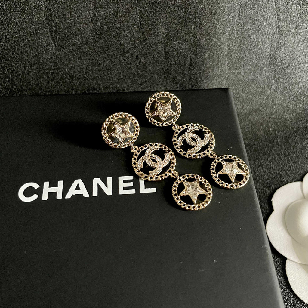 CHANEL 26S DOUBLE C LOGO CRYSTAL STAR DROP DANGLE EARRINGS IN GOLD METAL 629988