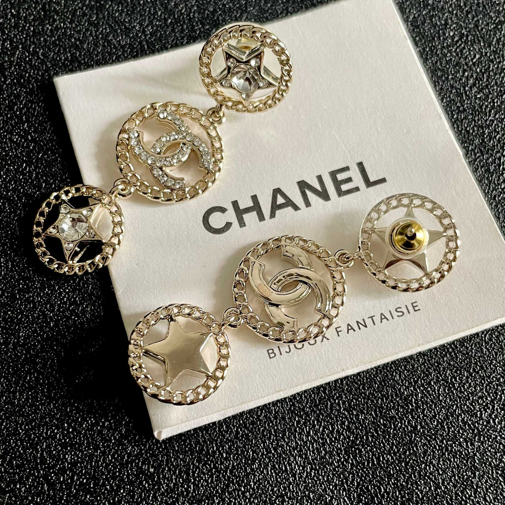 CHANEL 26S DOUBLE C LOGO CRYSTAL STAR DROP DANGLE EARRINGS IN GOLD METAL 629988