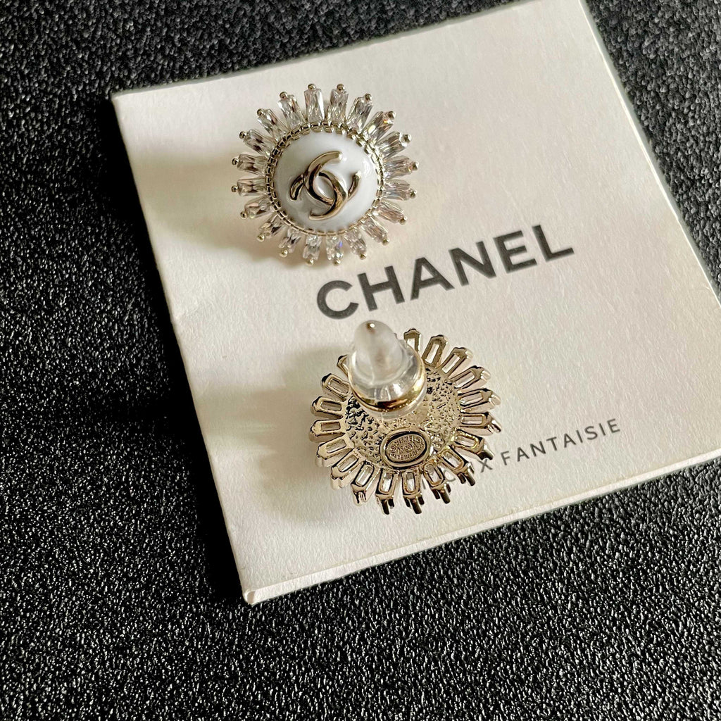 CHANEL 26S DOUBLE C LOGO CRYSTAL SUNBURST STUD EARRINGS IN GOLD METAL 629990