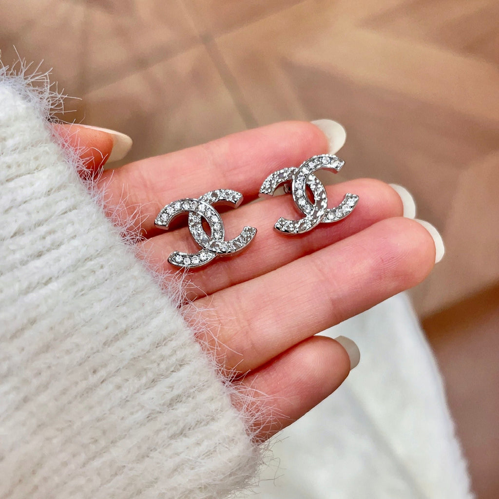 CHANEL 26S DOUBLE C LOGO CRYSTAL STUD EARRINGS IN SILVER METAL 629993