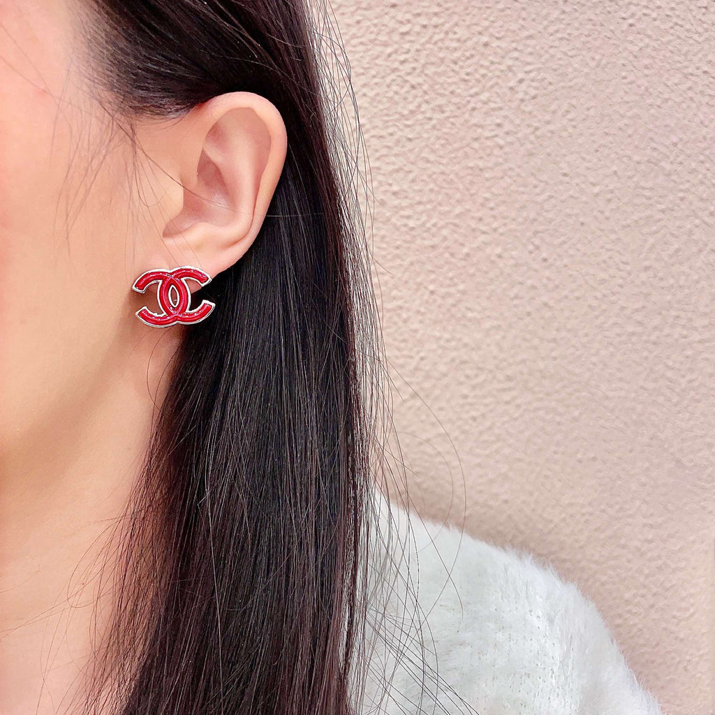 CHANEL 26S DOUBLE C LOGO RED ENAMEL STUD EARRINGS IN GOLD METAL 629991