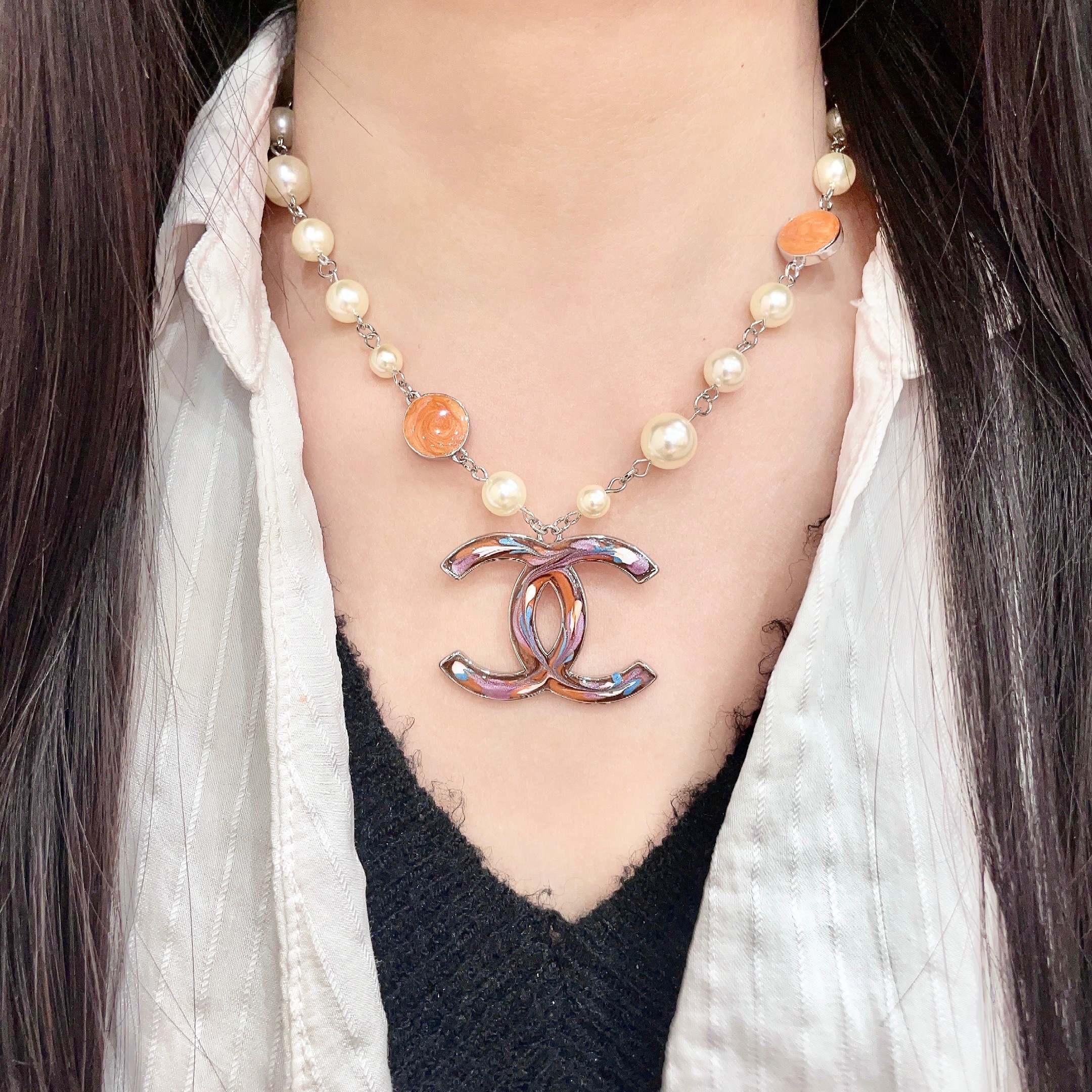CHANEL 26S CC MARBLE PEARL CHAIN NECKLACE IN SILVER METAL 630056