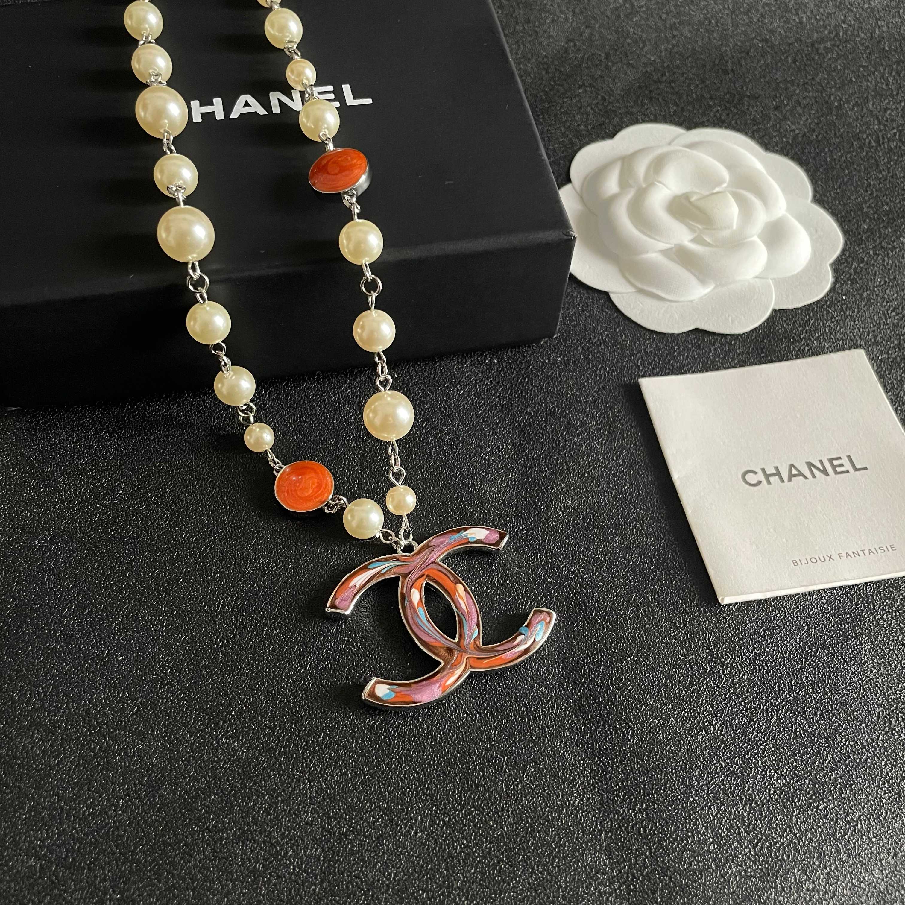 CHANEL 26S CC MARBLE PEARL CHAIN NECKLACE IN SILVER METAL 630056