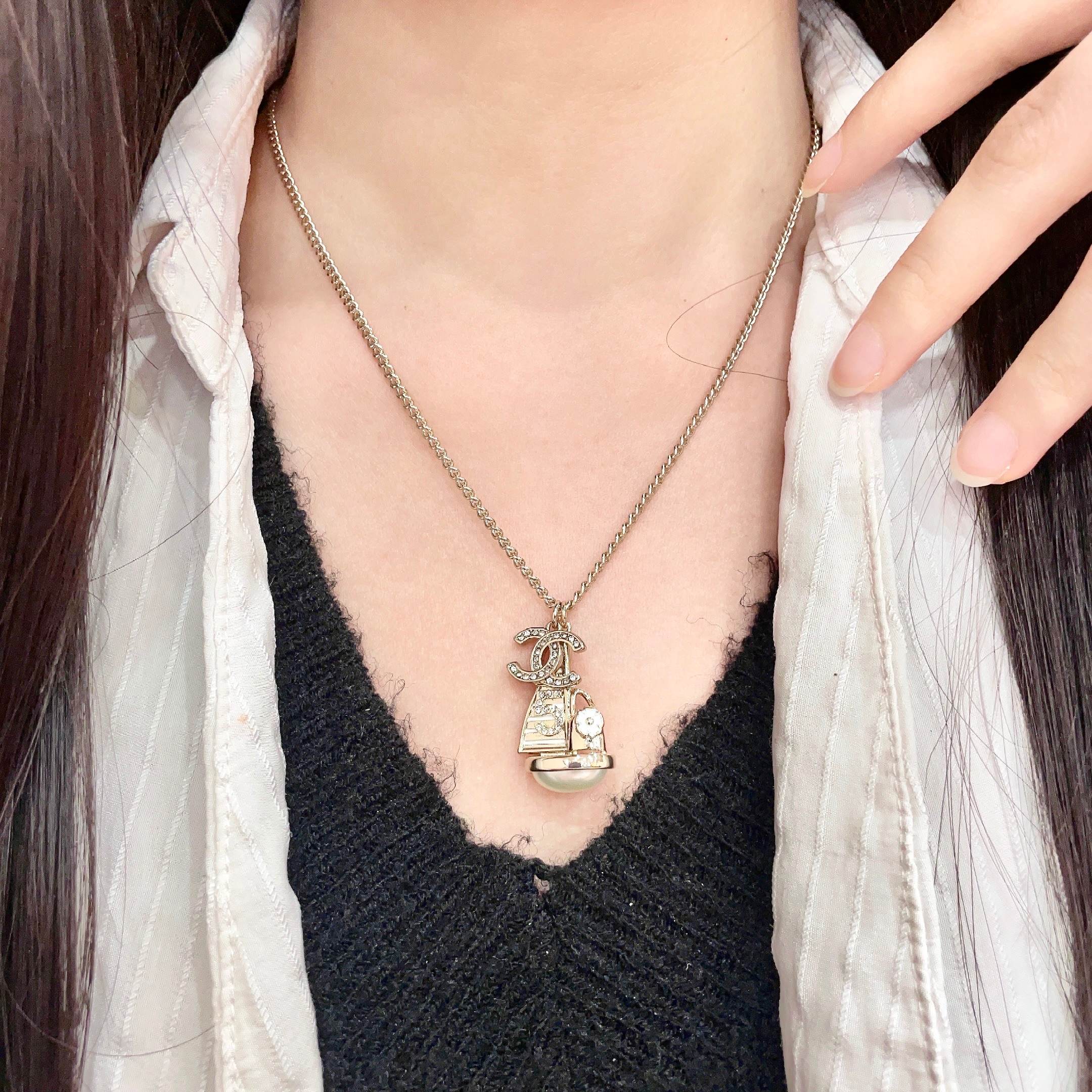 CHANEL 26S DOUBLE C LOGO SAILBOAT PENDANT NECKLACE WITH PEARL IN GOLD METAL 630060