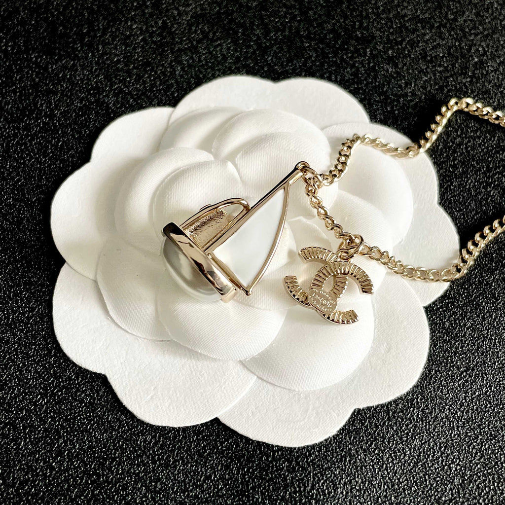 CHANEL 26S DOUBLE C LOGO SAILBOAT PENDANT NECKLACE WITH PEARL IN GOLD METAL 630060